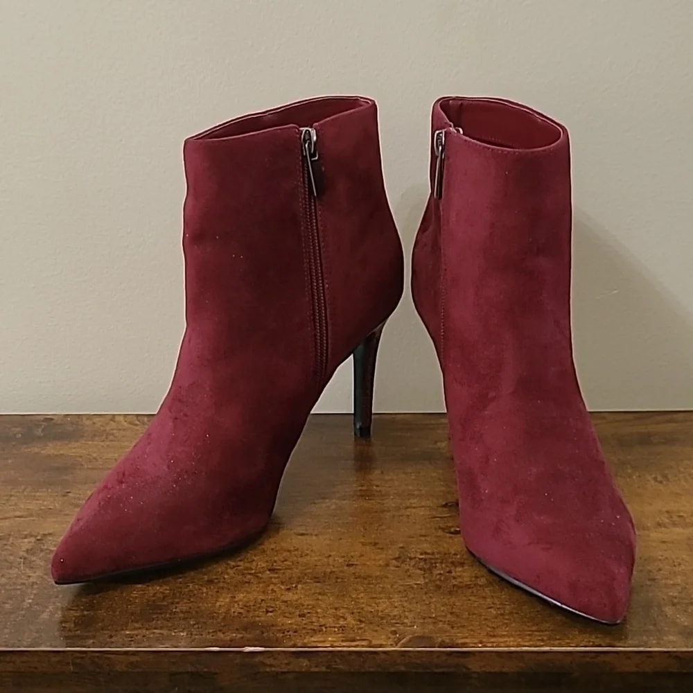 NWOT Shu Shop women's burgandy suede boots with snakeskin heels size 9